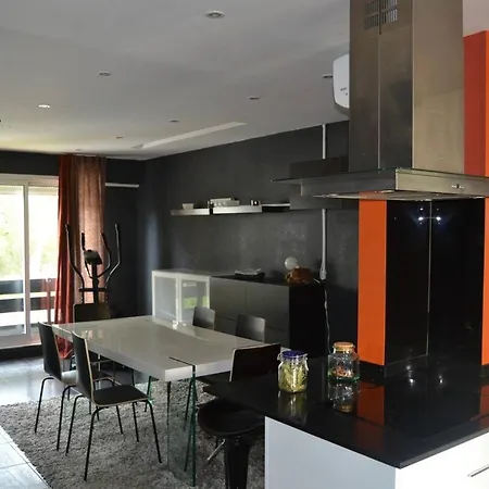Διαμέρισμα Charming 3-bed In