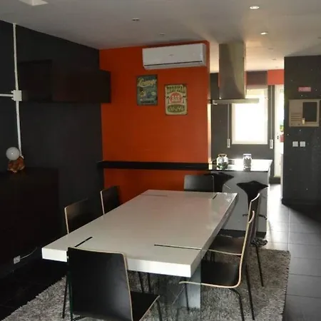Διαμέρισμα Charming 3-bed In *